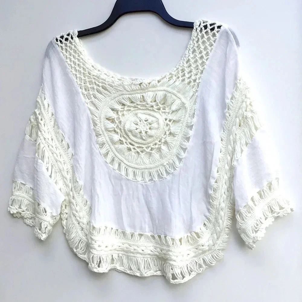 It Girl off white loose peekaboo crocheted hippie blouse. Size Medium. C…